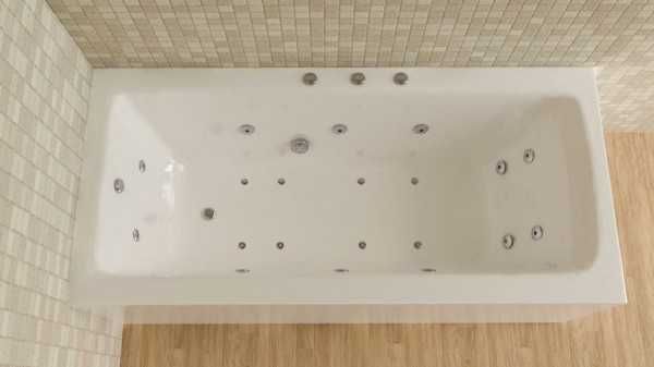 Wanna 160x80 jacuzi z hydromasażem Uszkodzona. Do Naprawy
