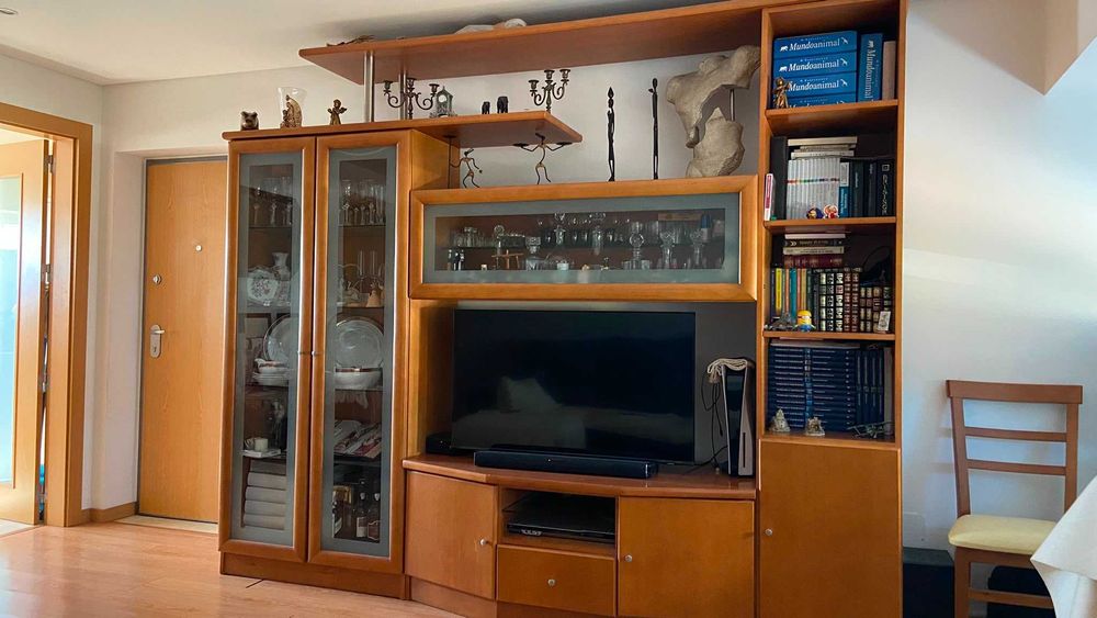 Móvel de sala de TV moderno com modulo com estantes e Vitrine