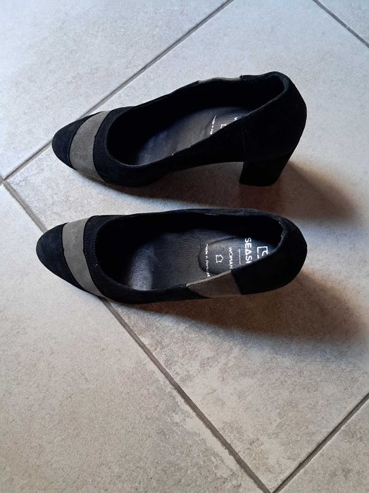 Sapatos salto alto de senhora