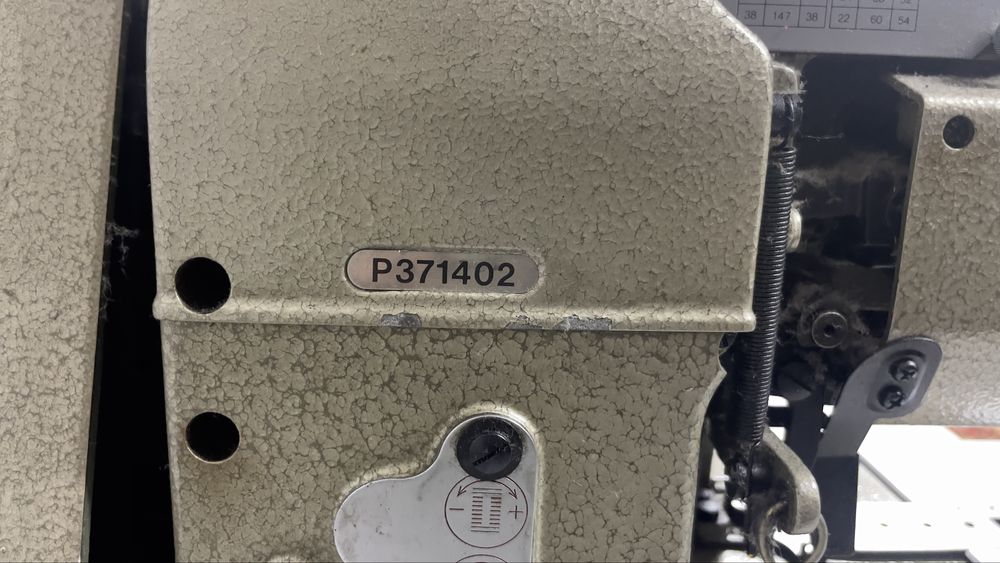 Máquina de Casear + mesa Singer