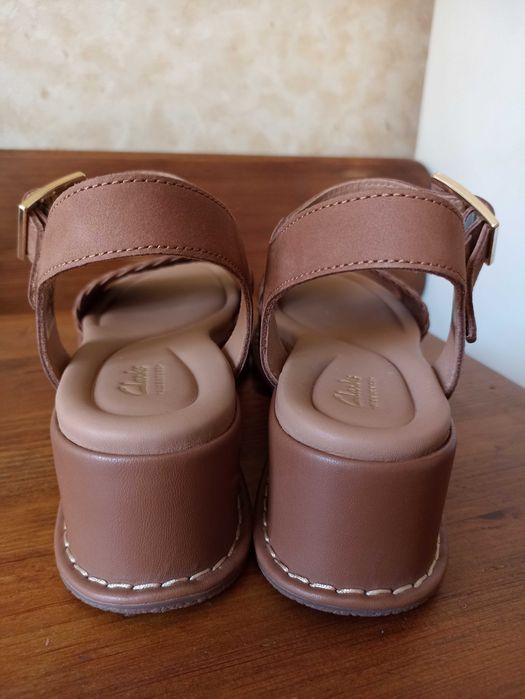 Весільні коричневі плетені босоніжки на платформі Clarks 40 р_25,5 см