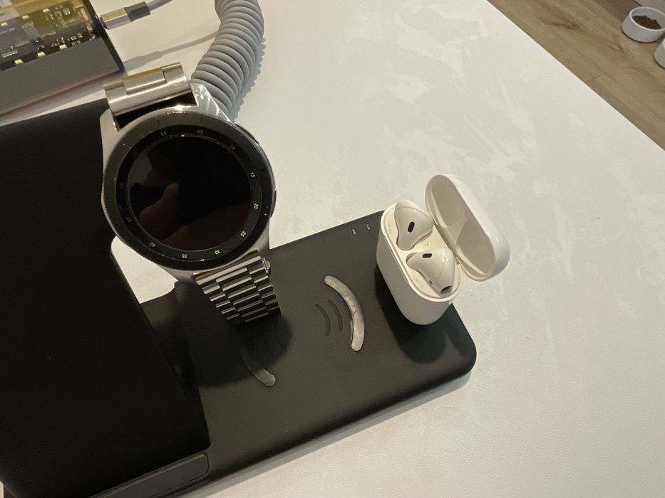 Бездротовий зарядний пристрій док станція 4 in 1 wireless