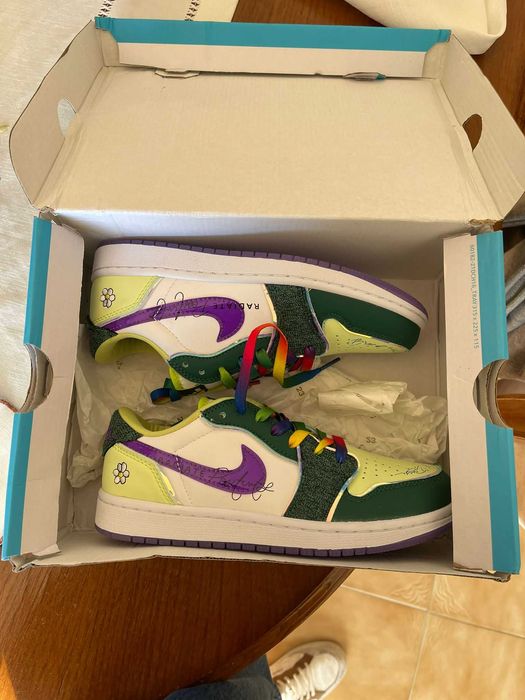 Sapatilhas e roupa nova para venda ou revenda