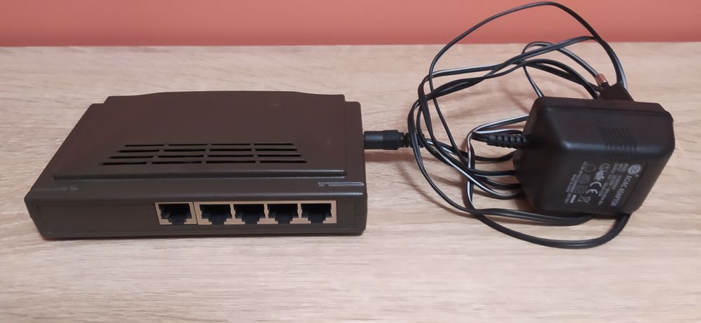 Switch TP-Link TL-SF1005D