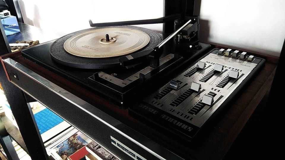 Gira-Discos Vintage a funcionar 100%