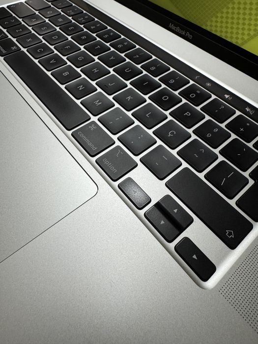 Macbook Pro 16”imaculado 2.3Ghz/16GB/AMD Radeon Pro5500M/4Gb GDDR6/1TB