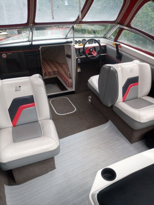 Zarezerwowana łódź Larson boot cabina mercruizer