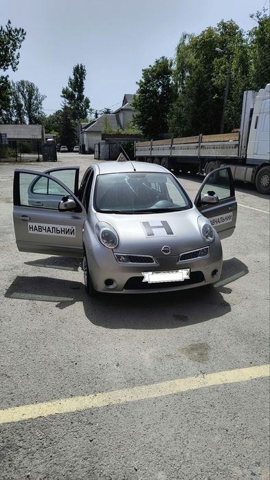 Інструктор з водіння,автоінструктор кат."В"(коробка автомат)