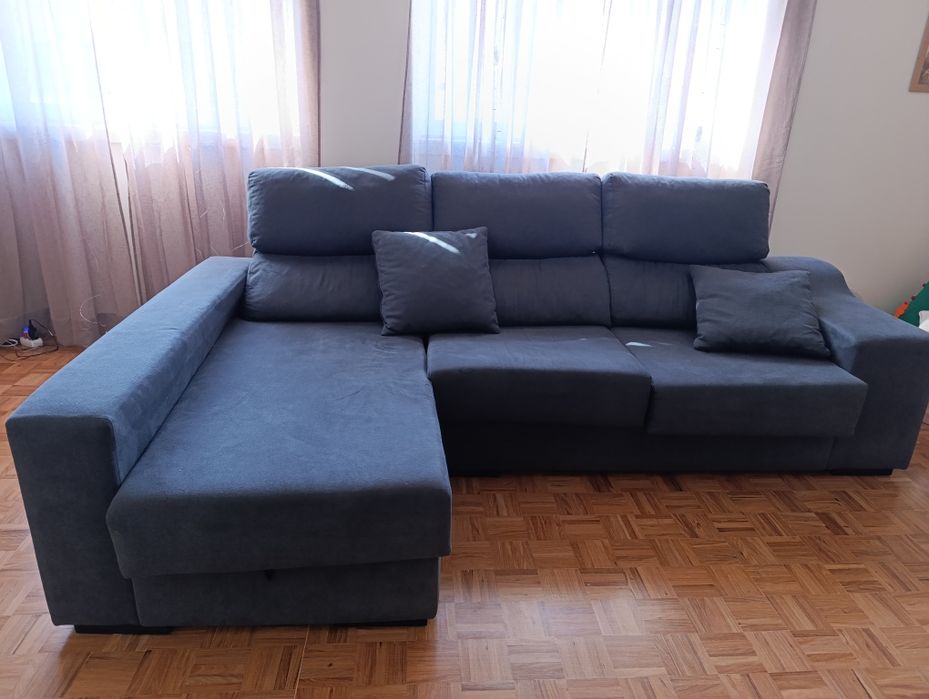 Sofá Chaise Longue cinzento  com encosto rebatível,com arrumação, 2 pu