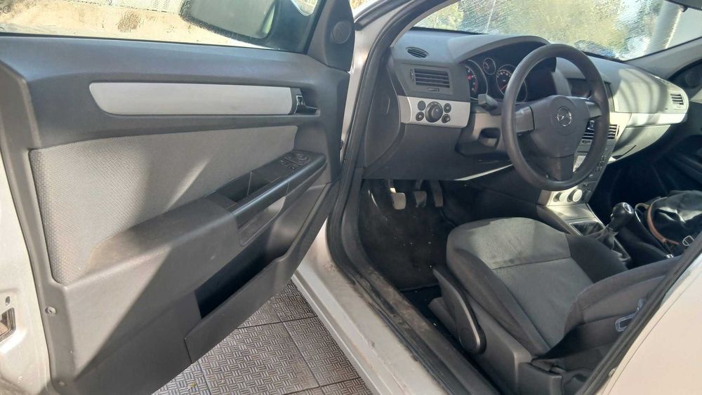 Vendo ou troco pcx ou nmax , Opel Astra H 5p (2004) – Bem Estimado e Económico