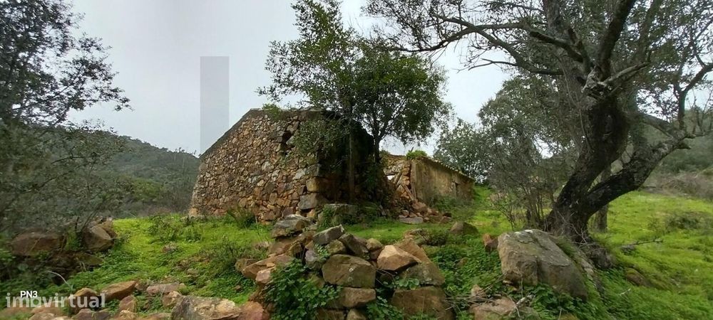 Terreno Misto com Ruína em Alferce / Monchique — Oportunidade Única no