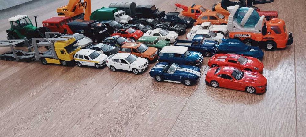 Машинки-модельки металеві