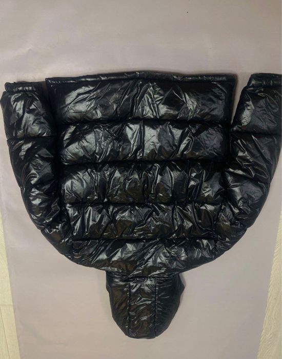 Продам куртку moncler размер м возможна личная встреча