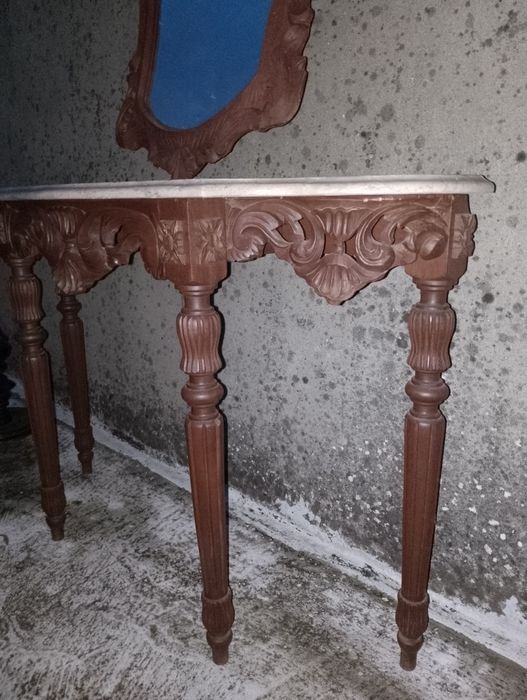 Credência e espelho de madeira e tampo em mármore