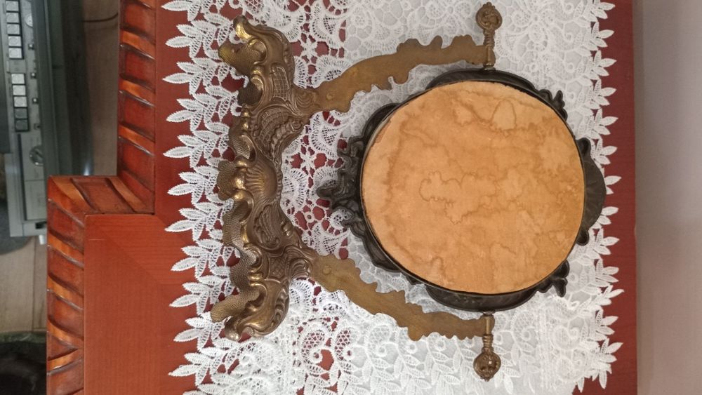 Продам зеркало рама металлический.