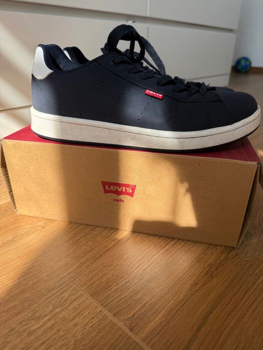 Кеди на підлітка Levi’s розмір 39