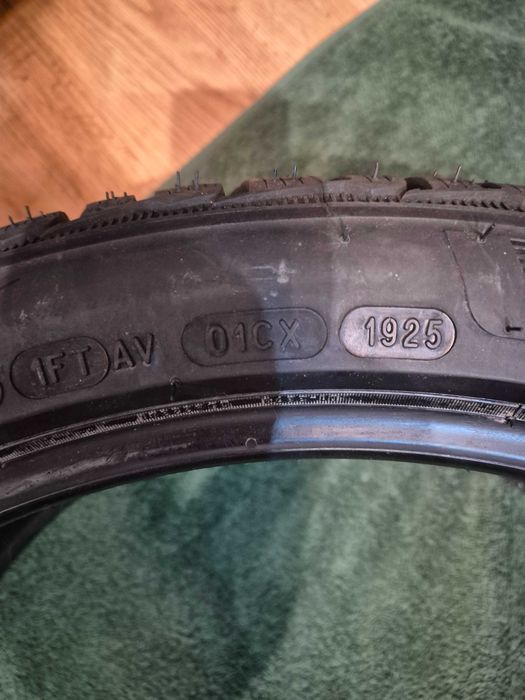 Dwie Nowe Opony Zimowe Michelin Pilot Alpin 5 235/40/19 96W XL.