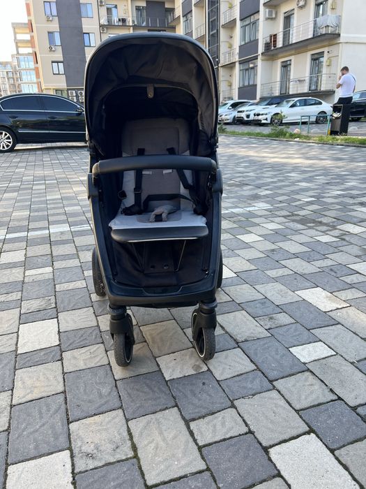 Дитяча прогулочна коляска