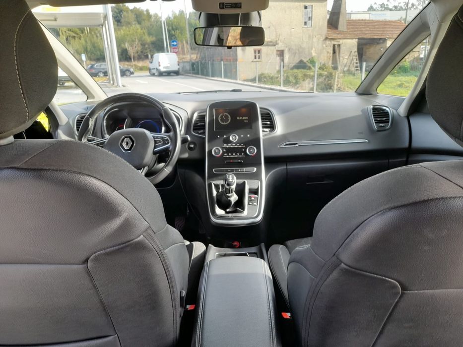 Grand Scenic preta em bom estado