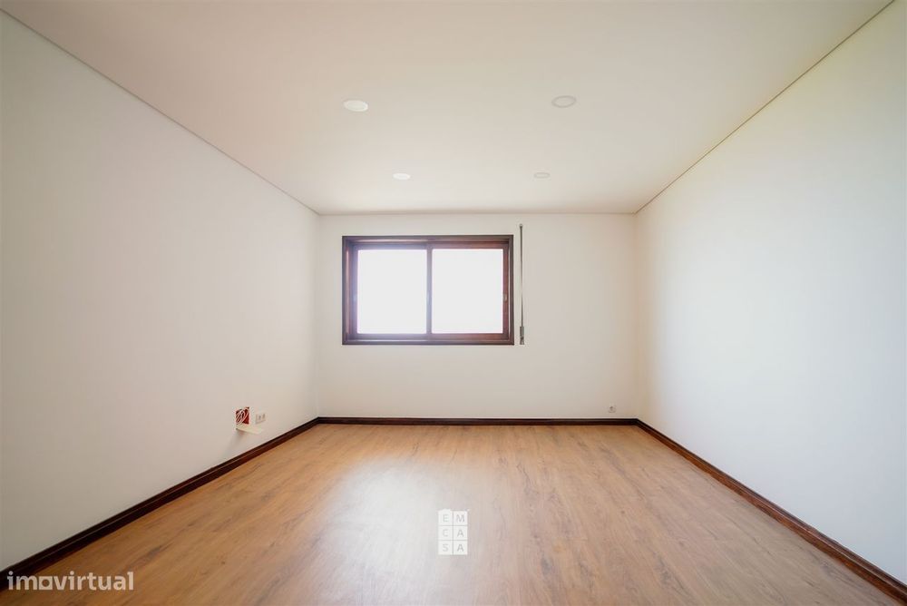 Apartamento T4 Venda em Oliveira de Azeméis, Santiago de Riba-Ul, Ul,