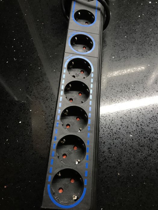 Extensão de 8 tomadas com botão