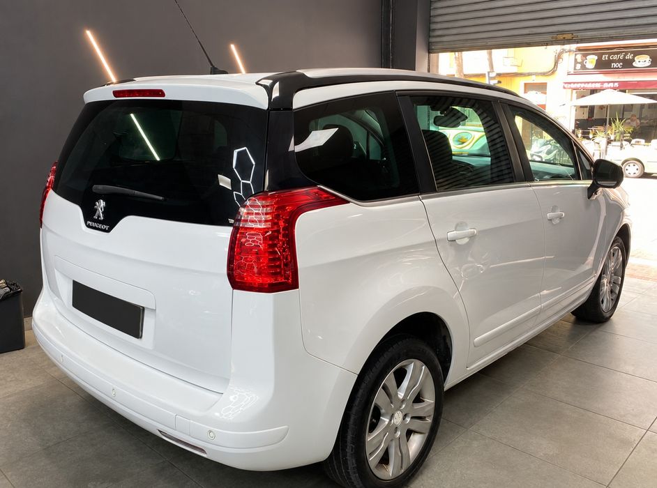 Peugeot 5008 1.2 PureTech Style – 7 Lugares (2015) — photo 4