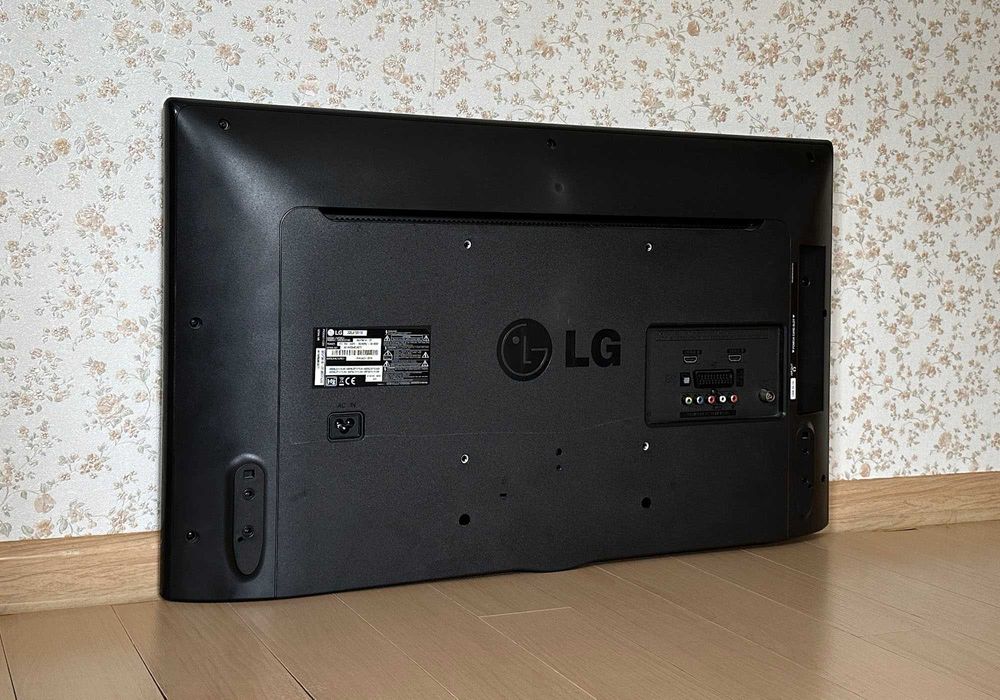 Телевізор LG 32LF5610 (32" LED IPS Full HD / DVB-T2 / HDMI / USB)