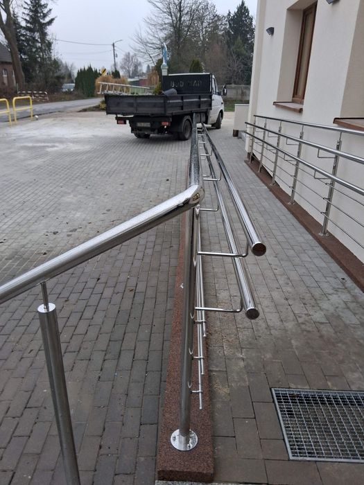 Balustradą ze stali kwasoodpornej