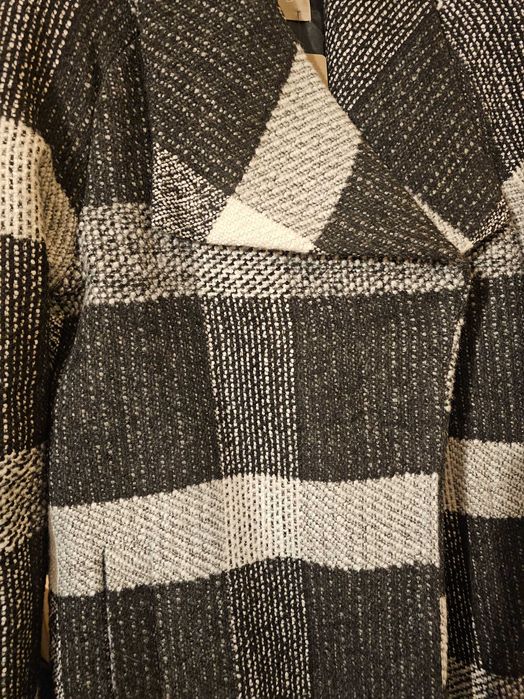 Plaszcz w szaro czarną kratę