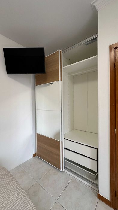 Arrendo quarto com varanda e Ar condicionado