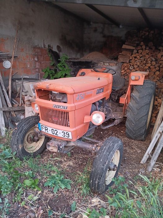 Trator e varias Alfaias agrícolas