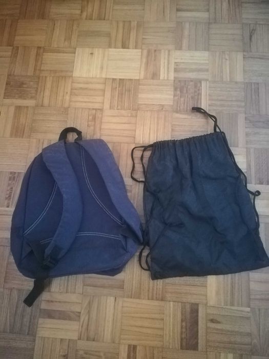 Mochila azul e saco preto sport zone
