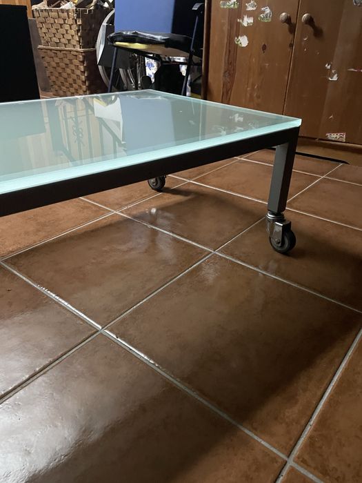 Mesa de centro de vidro