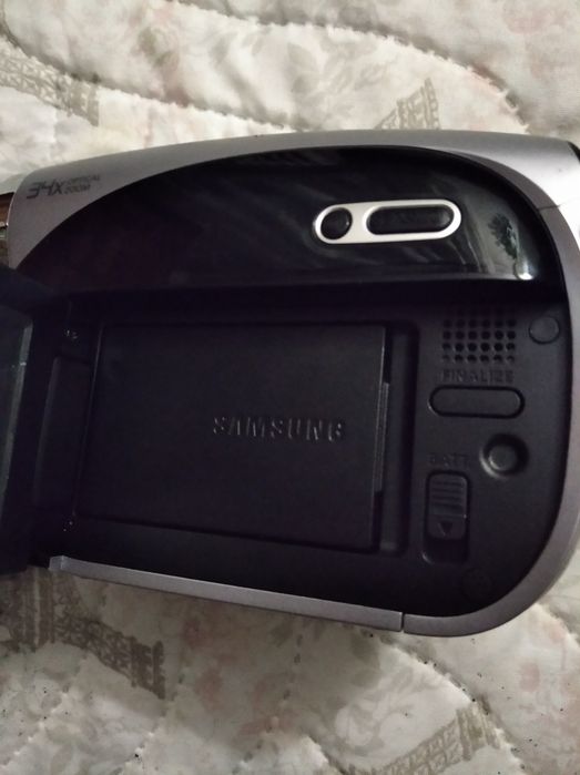 Продам видеокамеру Samsung 34X