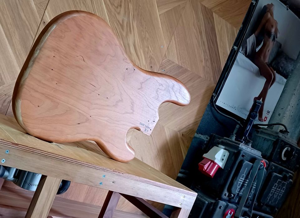 Precision Bass V - korpus do gitary