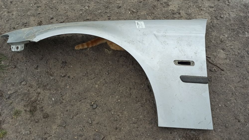 Продам переднє ліве крило на BMW 316 ti