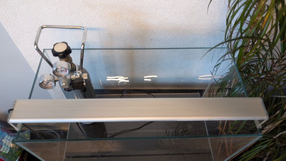 Aquário vidro ultra claro  60cm + Luz chihiros 601 + Botija CO2 com regulador