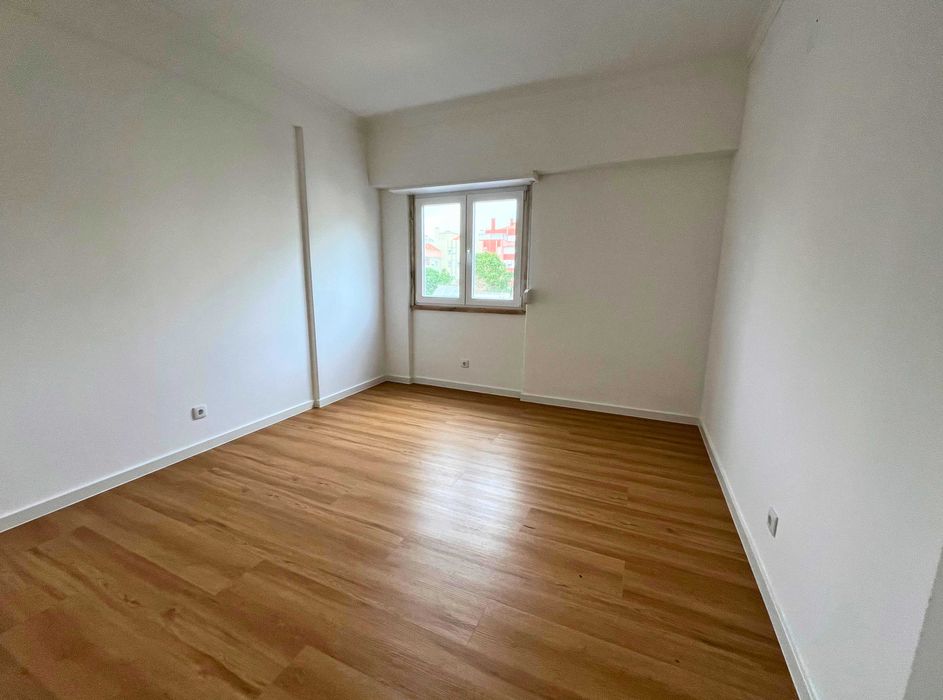 Apartamento T2 Totalmente Renovado com Arrecadação - Amadora