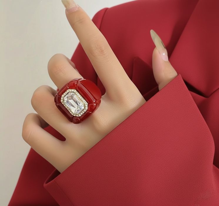 Lindíssimo anel quadrado vermelho