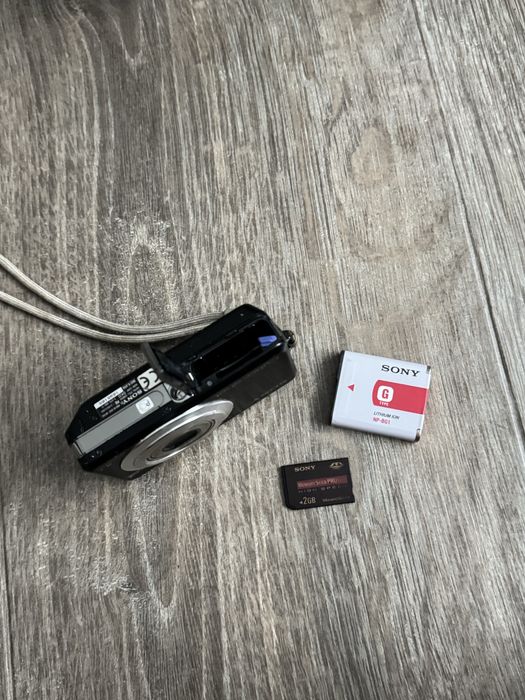 Цифровий фотоапарат Sony DSC W100