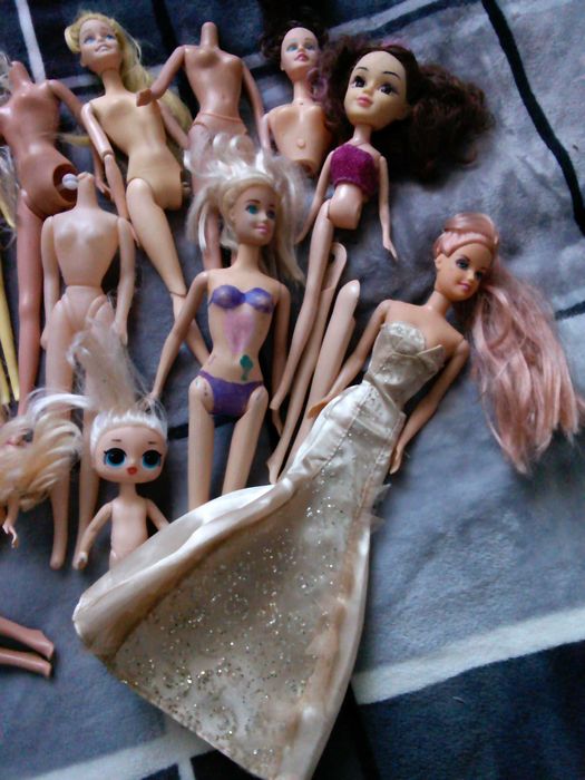 Продам куклы бу,  под реставрацию или на запчасти ,цена за все