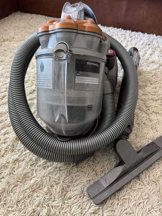 Продам пилосос dyson