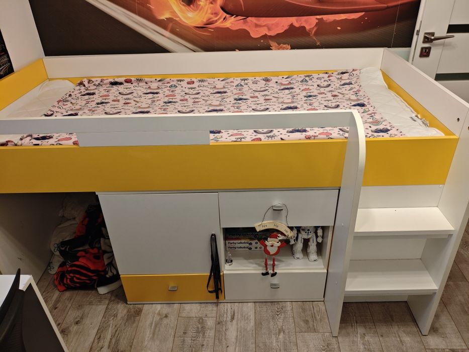 Łóżko piętrowe z biurkiem