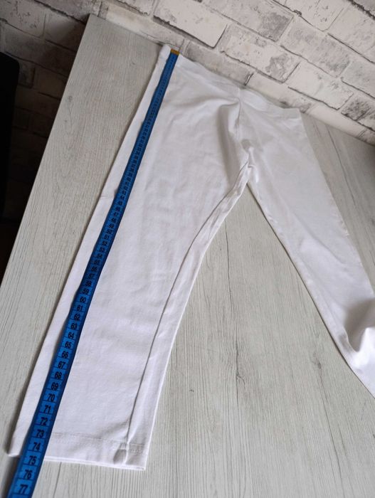 bawełniane krótkie białe legginsy 3/4 za kolano M/L na gumce rybaczki