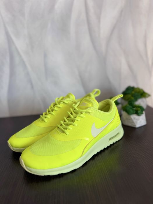 Продам яскраві Nike Air Max Thea — Стан нових!