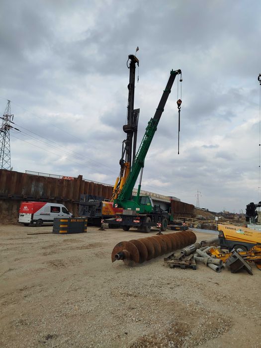 Usługi dźwigowe ładowarka Merlo dźwig liebherr
