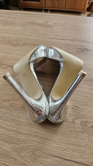 Klapki na szpilce nr 36 srebrne - nowe