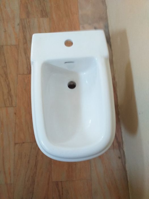 Dois bidés / cada um 15 euros