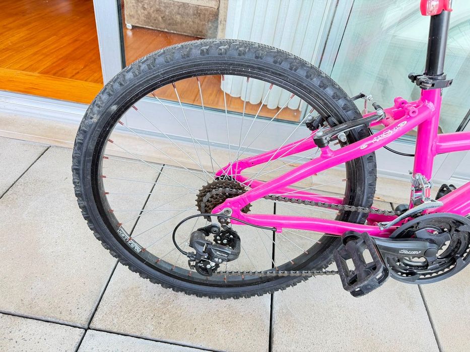 Bicicleta juvenil roda 24” com 21 velocidades Shimano