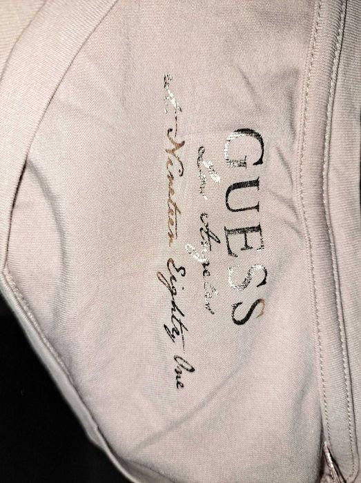 Bluzka tshirt Guess pudrowy róż star gwiazda Los Angeles